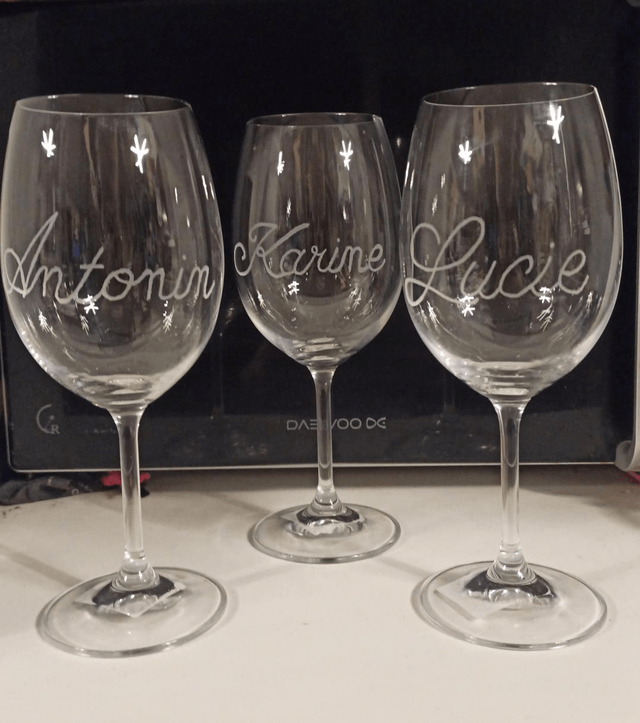 Verre à vin gravé