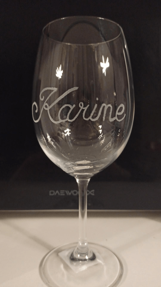 Verre à vin gravé