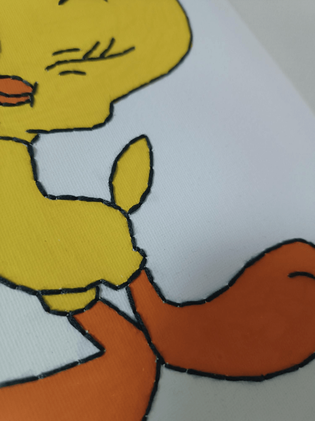 Toile brodée canari