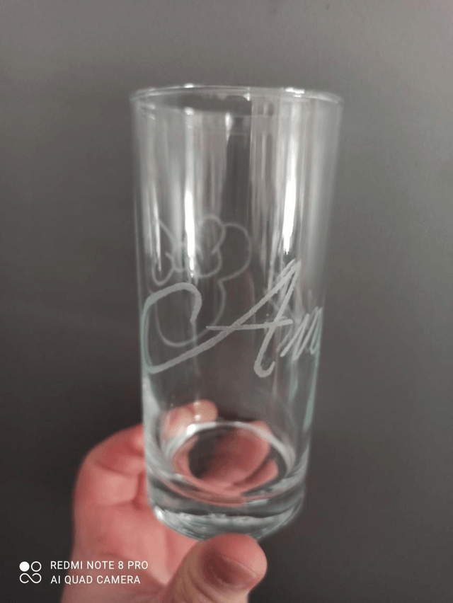 Verre gravé avec motif fille