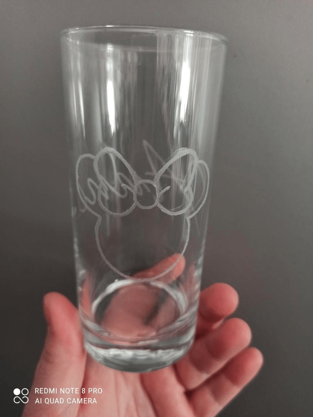 Verre gravé avec motif fille