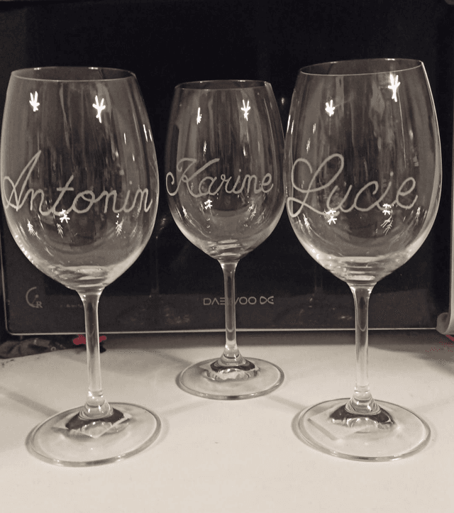 Verre à vin gravé