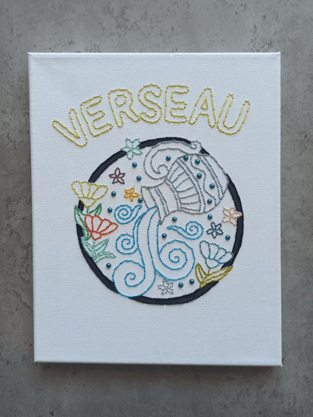 Toile brodée signe astro Verseau